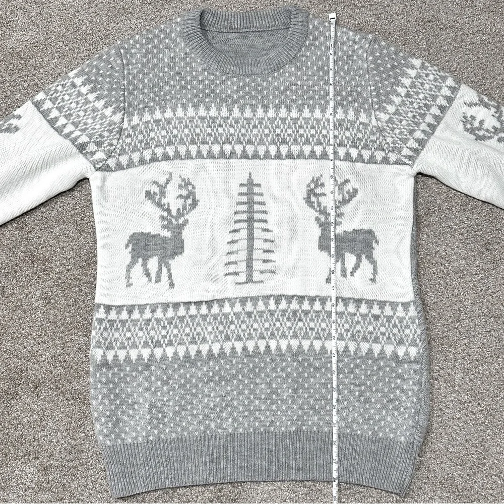 NWOT Women’s Reindeer Winter Holiday Sweater